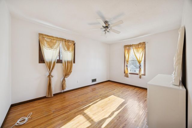 3256 Hampshire Avenue N, Crystal, MN 55427