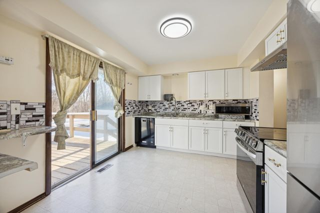 3256 Hampshire Avenue N, Crystal, MN 55427