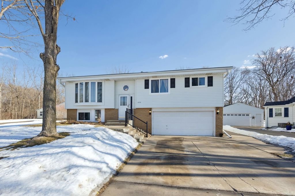 3256 Hampshire Avenue N, Crystal, MN 55427