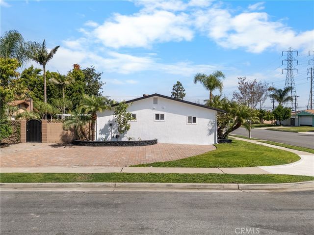 16551 Lucia Lane, Huntington Beach, CA 92647