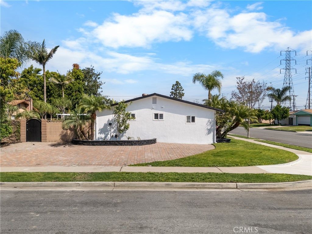 Image 32 of property listing at 16551 Lucia Lane, Huntington Beach, CA 92647