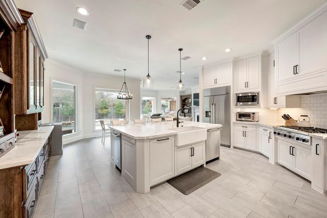 1117 Traweek Street, Spring Valley Village, TX 77055