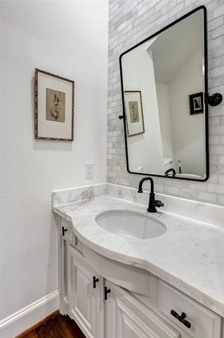 1117 Traweek Street, Spring Valley Village, TX 77055