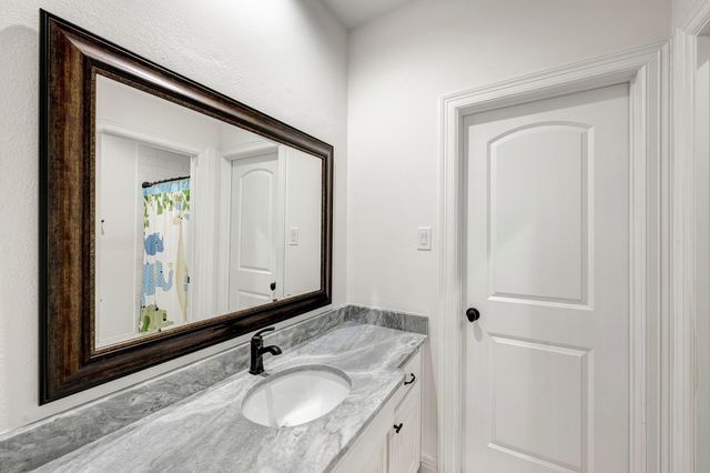 1117 Traweek Street, Spring Valley Village, TX 77055