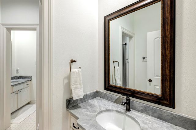 1117 Traweek Street, Spring Valley Village, TX 77055