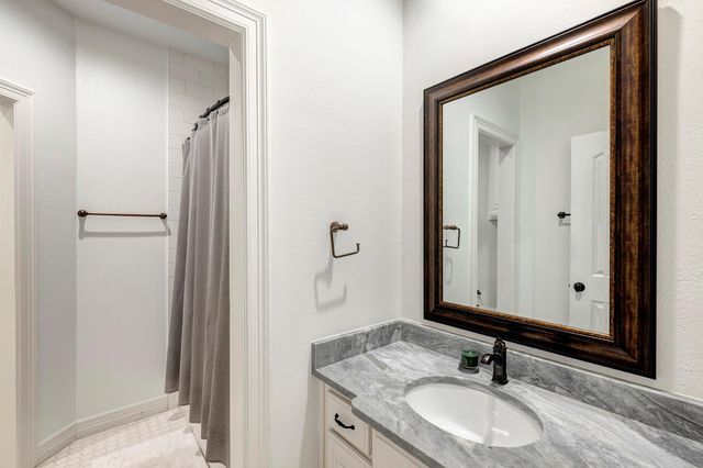 1117 Traweek Street, Spring Valley Village, TX 77055