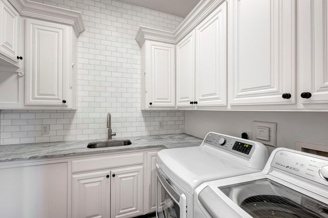 1117 Traweek Street, Spring Valley Village, TX 77055