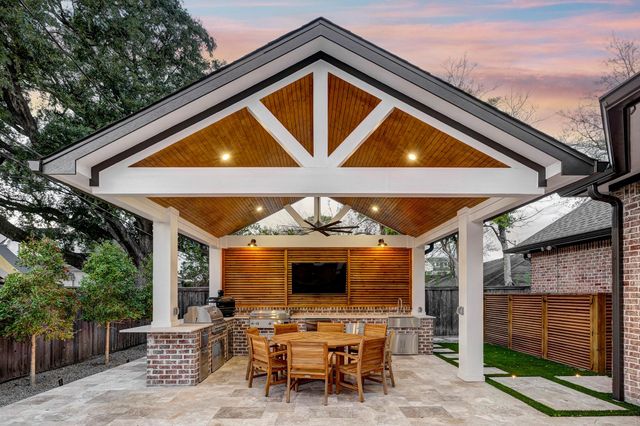 1117 Traweek Street, Spring Valley Village, TX 77055