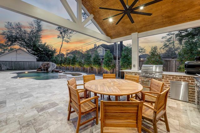 1117 Traweek Street, Spring Valley Village, TX 77055