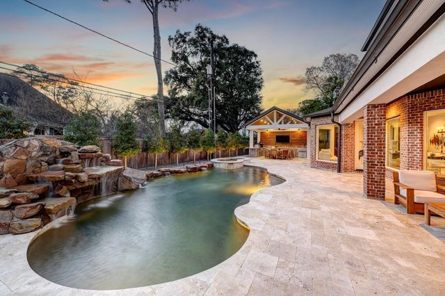 1117 Traweek Street, Spring Valley Village, TX 77055