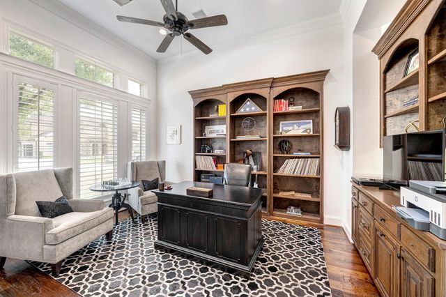 1117 Traweek Street, Spring Valley Village, TX 77055