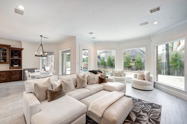 1117 Traweek Street, Spring Valley Village, TX 77055