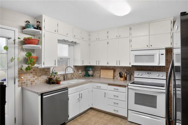 9147 MAIN Street, Kansas City, MO 64114