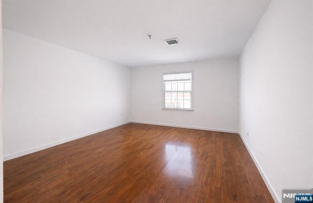 65 Fairview Street 3C, Palisades Park, NJ 07650