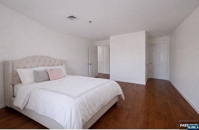 65 Fairview Street 3C, Palisades Park, NJ 07650