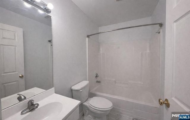 65 Fairview Street 3C, Palisades Park, NJ 07650