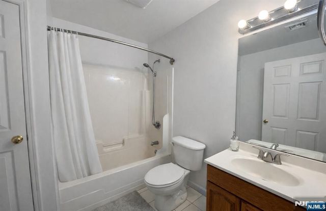 65 Fairview Street 3C, Palisades Park, NJ 07650