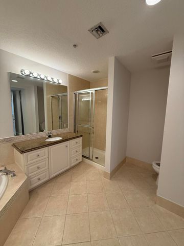 4 Harbour Isle Drive E Unit 204, Fort Pierce, FL 34949