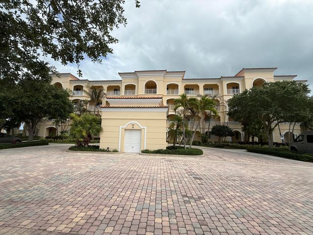 4 Harbour Isle Drive E Unit 204, Fort Pierce, FL 34949