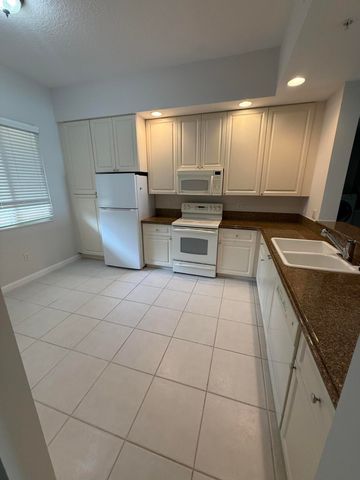 4 Harbour Isle Drive E Unit 204, Fort Pierce, FL 34949