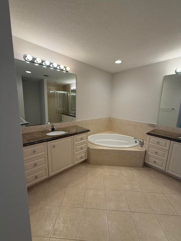 4 Harbour Isle Drive E Unit 204, Fort Pierce, FL 34949