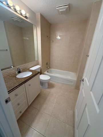 4 Harbour Isle Drive E Unit 204, Fort Pierce, FL 34949