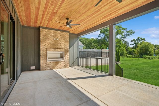 4411 Woodward Avenue, Downers Grove, IL 60515