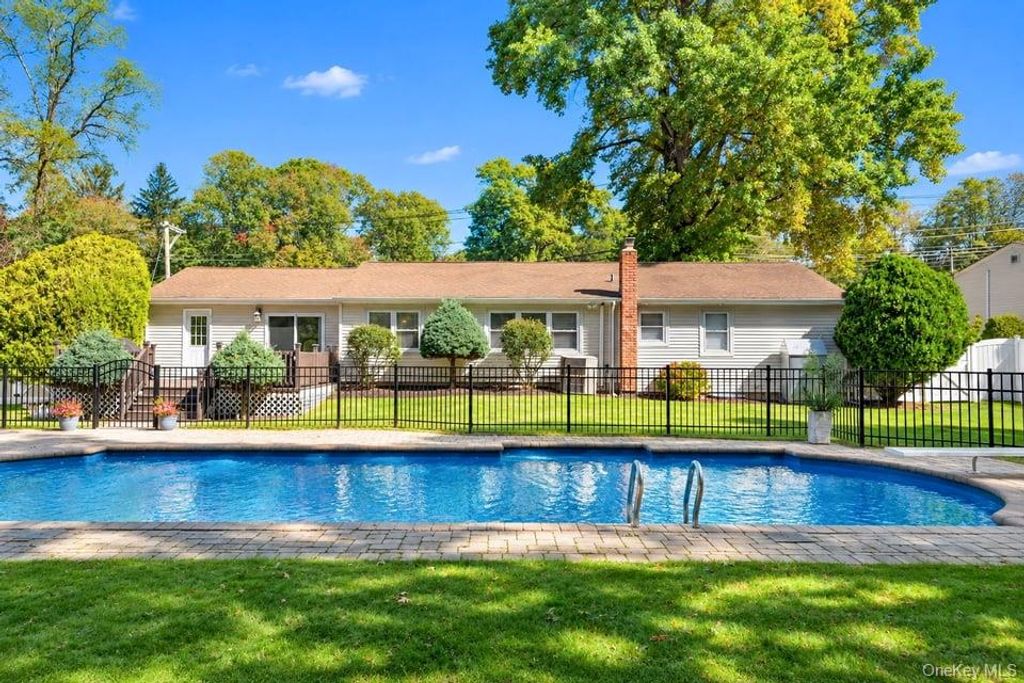 130 Rocky Point Landing Road, Rocky Point, NY 11778 — photo 4