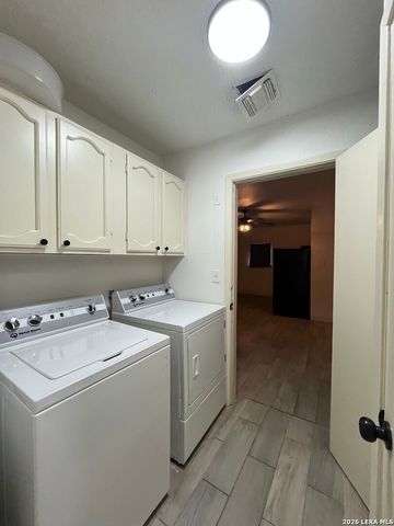 6718 Chelsea Wood, San Antonio, TX 78239
