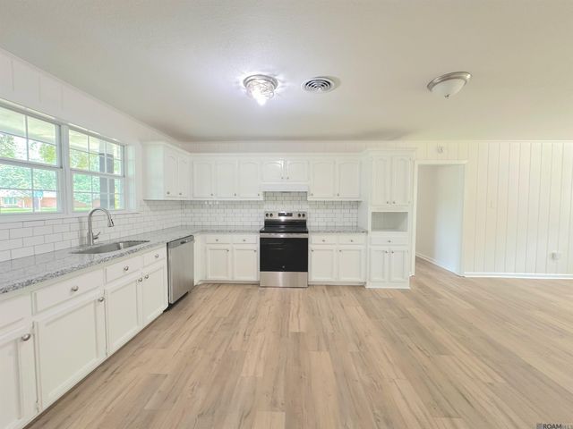 9156 W Pomona Dr, Baton Rouge, LA 70815
