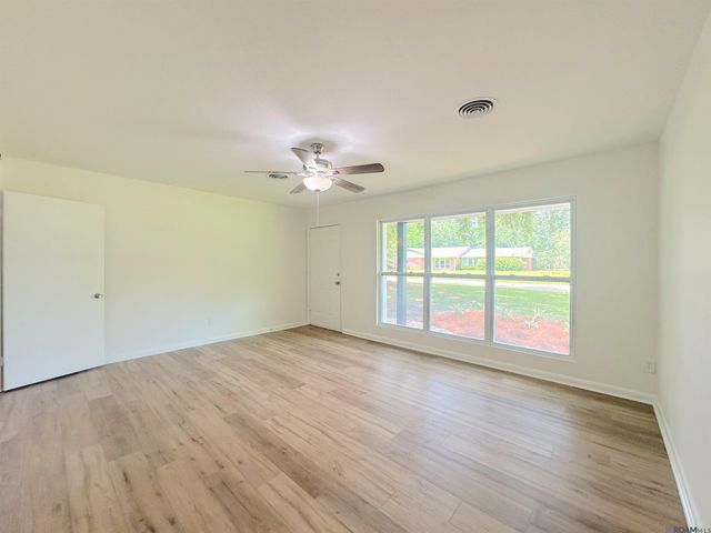 9156 W Pomona Dr, Baton Rouge, LA 70815