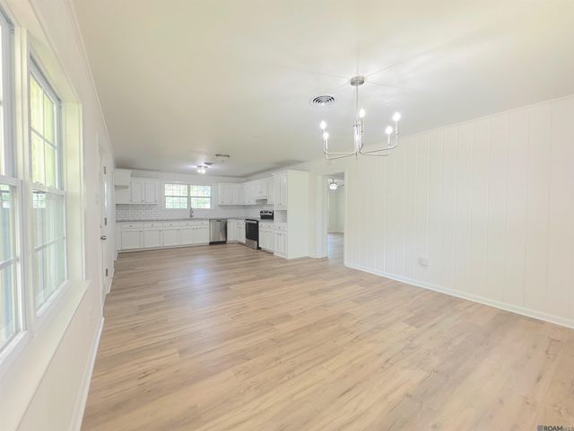 9156 W Pomona Dr, Baton Rouge, LA 70815