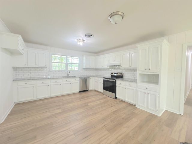 9156 W Pomona Dr, Baton Rouge, LA 70815