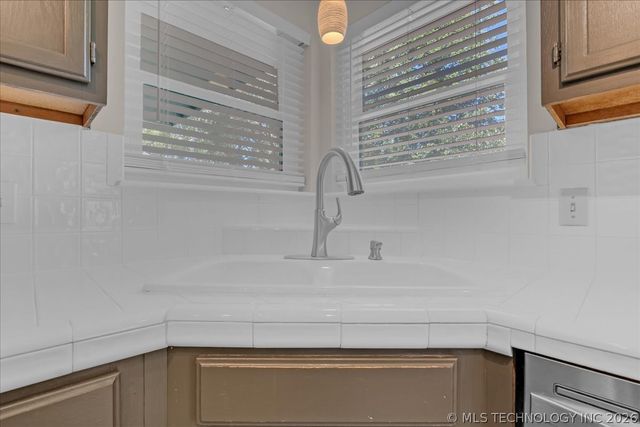 2412 W Twin Oaks Street, Broken Arrow, OK 74011