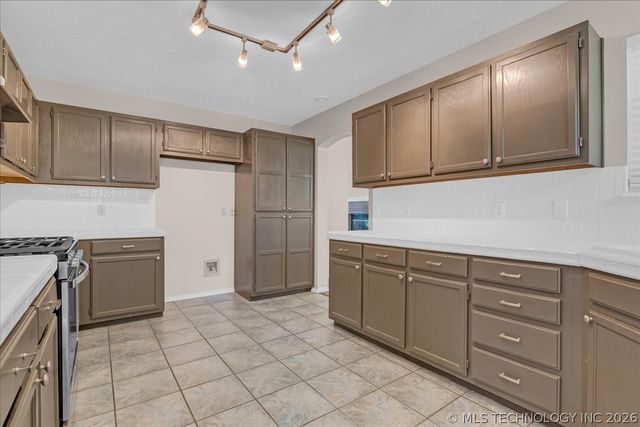 2412 W Twin Oaks Street, Broken Arrow, OK 74011