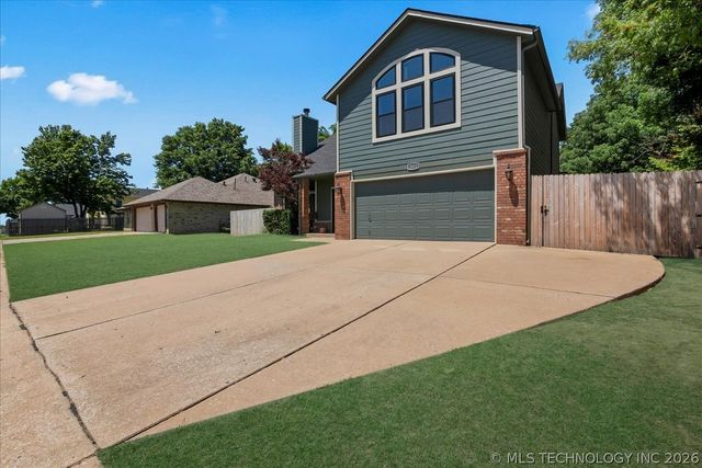 2412 W Twin Oaks Street, Broken Arrow, OK 74011