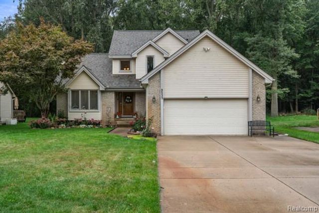 9533 Chaumont Drive, Commerce Twp, MI 48382