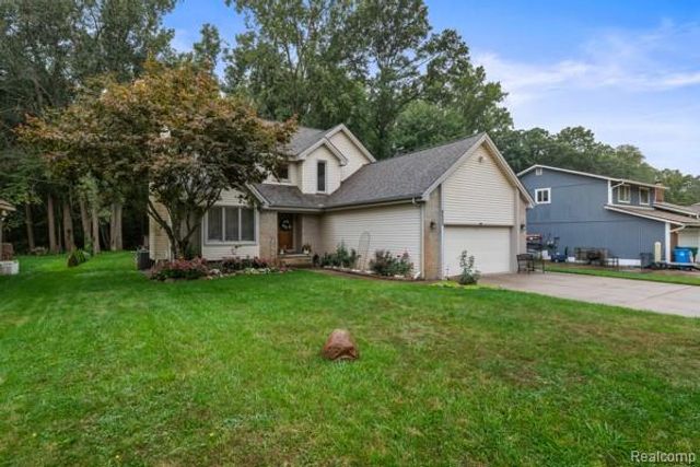 9533 Chaumont Drive, Commerce Twp, MI 48382