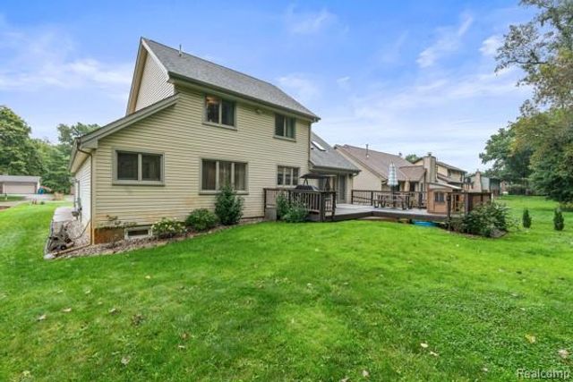 9533 Chaumont Drive, Commerce Twp, MI 48382