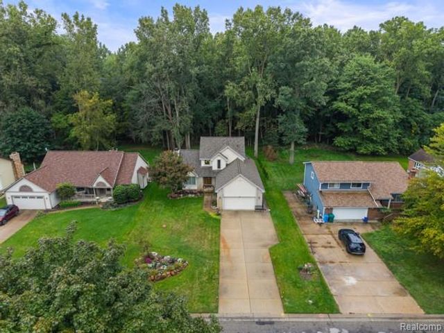 9533 Chaumont Drive, Commerce Twp, MI 48382