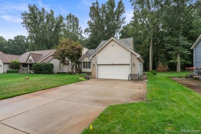 9533 Chaumont Drive, Commerce Twp, MI 48382