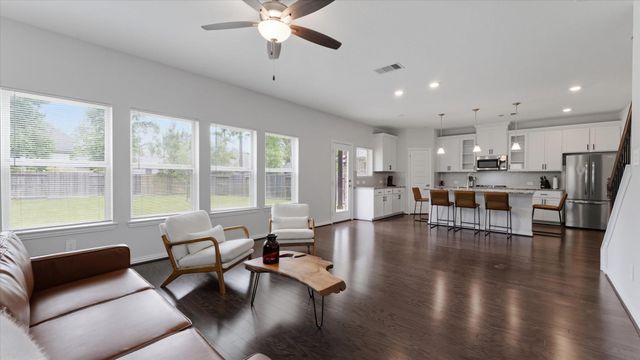 327 Honey Mesquite Path, Conroe, TX 77318