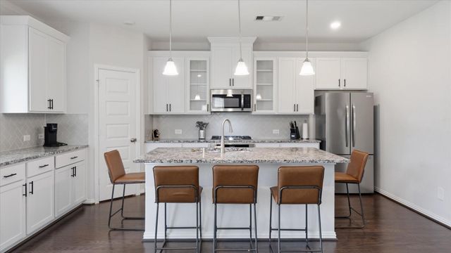 327 Honey Mesquite Path, Conroe, TX 77318