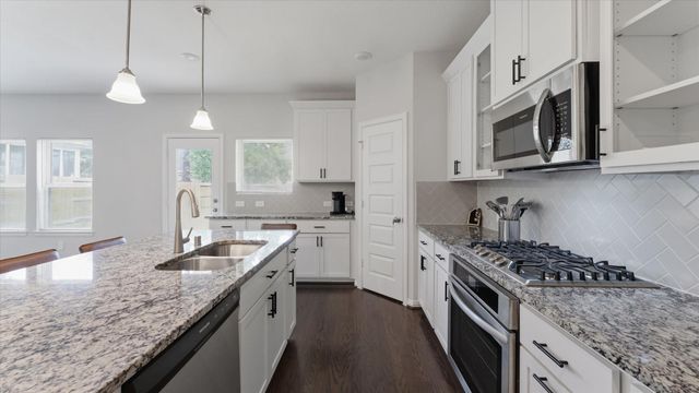 327 Honey Mesquite Path, Conroe, TX 77318