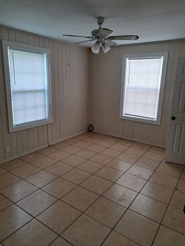 208 3rd Street, Whitesboro, TX 76273