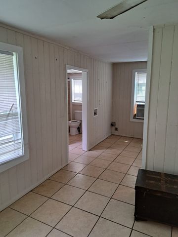 208 3rd Street, Whitesboro, TX 76273