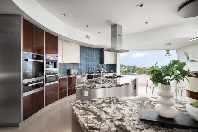 6125 Terryhill Drive, La Jolla, CA 92037