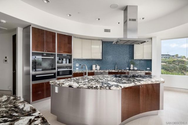 6125 Terryhill Drive, La Jolla, CA 92037