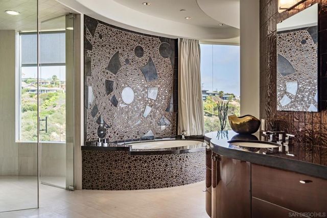 6125 Terryhill Drive, La Jolla, CA 92037