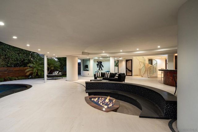 6125 Terryhill Drive, La Jolla, CA 92037
